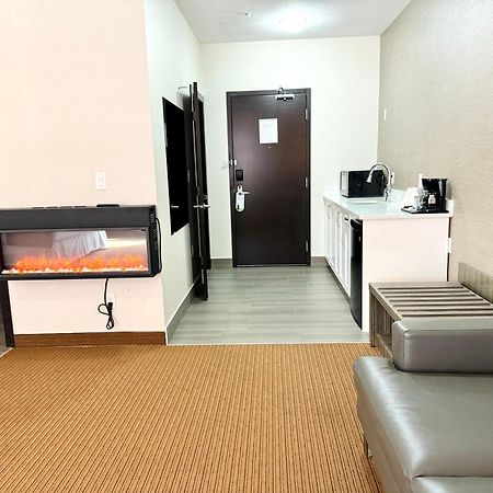 Southfort Inn Fort Saskatchewan Bagian luar foto