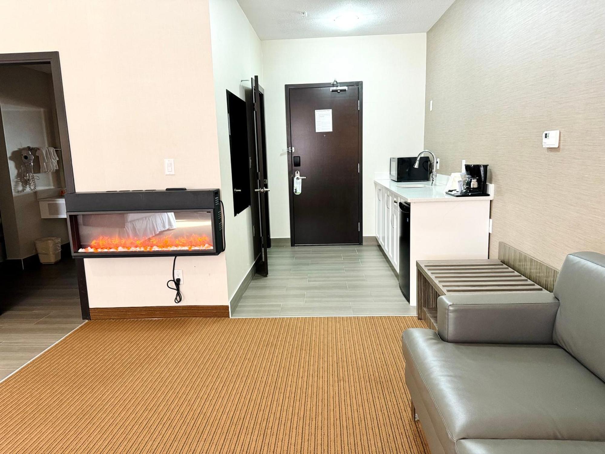 Southfort Inn Fort Saskatchewan Bagian luar foto