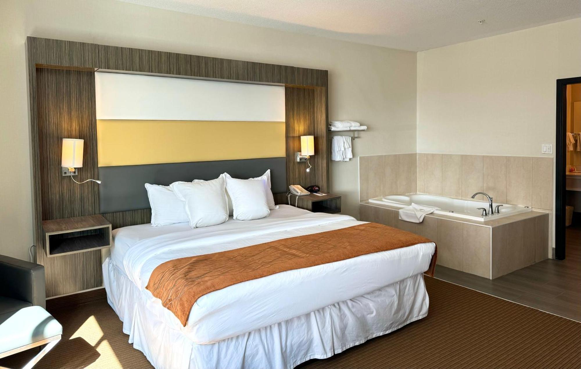 Southfort Inn Fort Saskatchewan Bagian luar foto