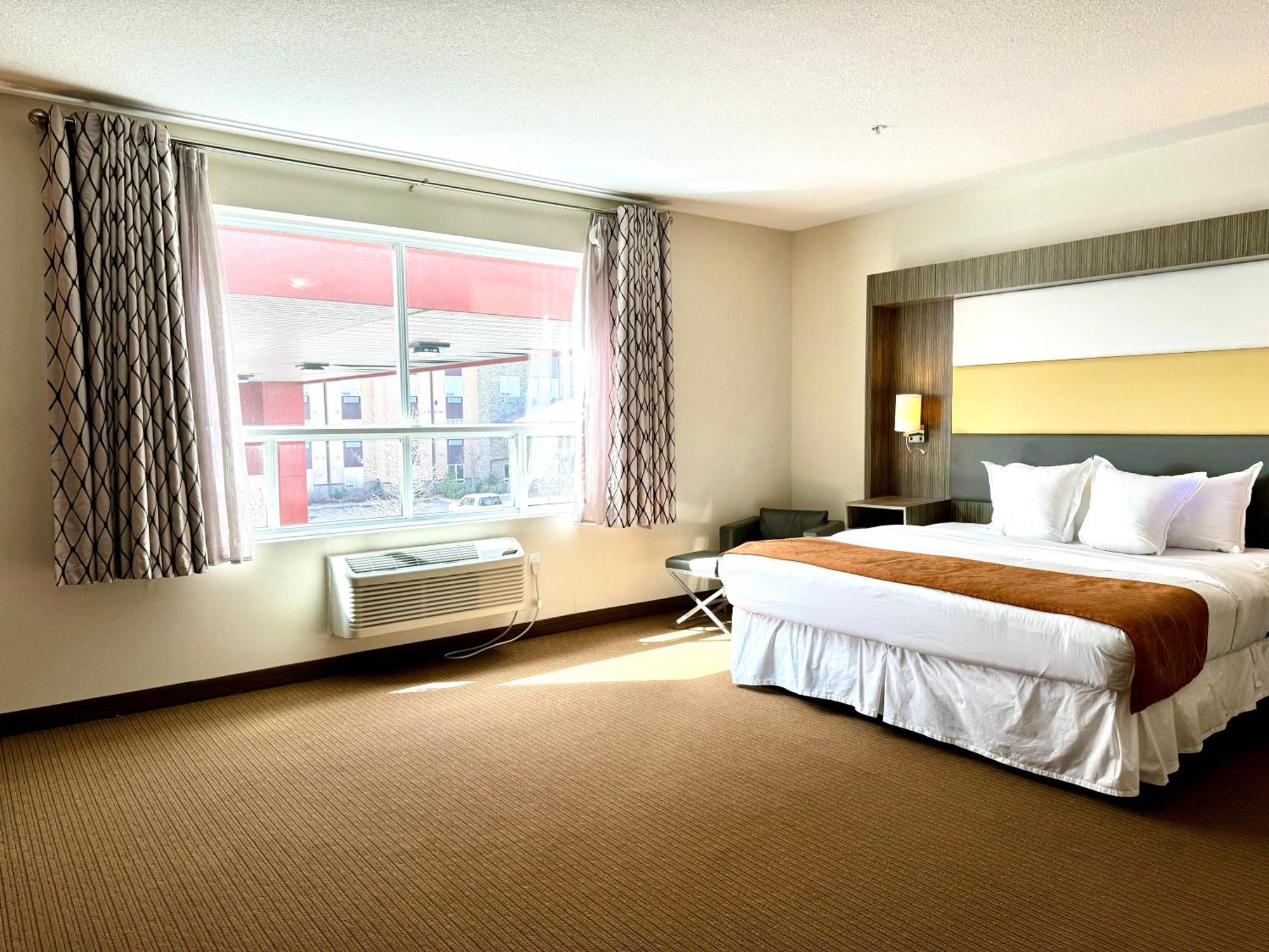 Southfort Inn Fort Saskatchewan Bagian luar foto