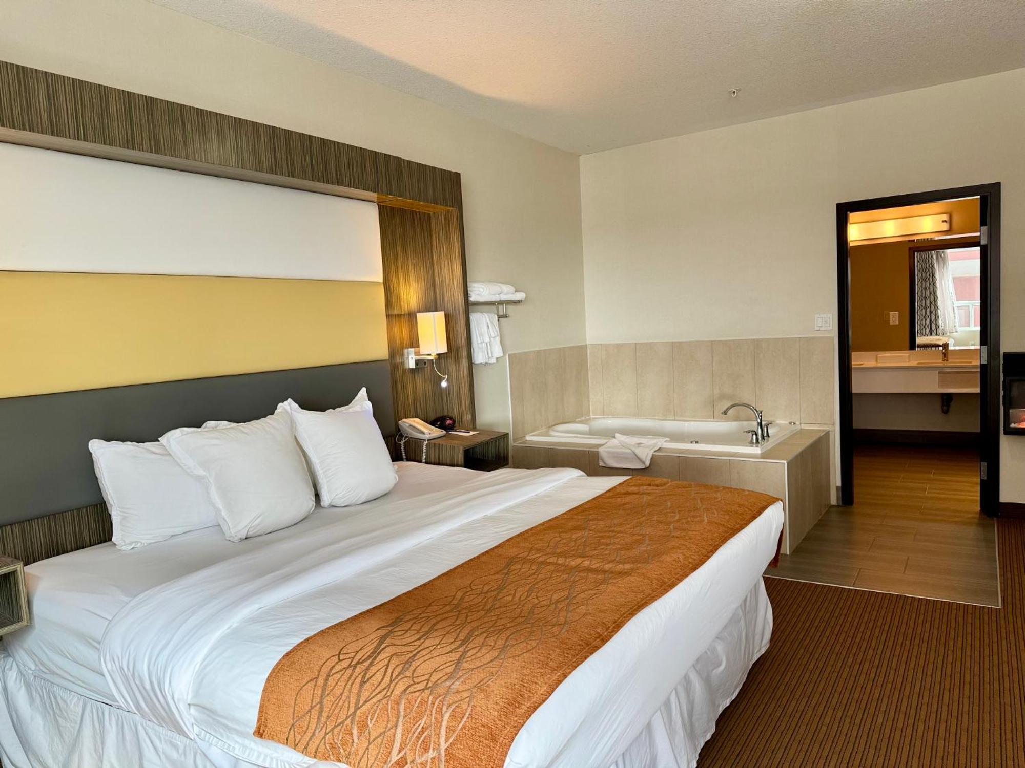 Southfort Inn Fort Saskatchewan Bagian luar foto