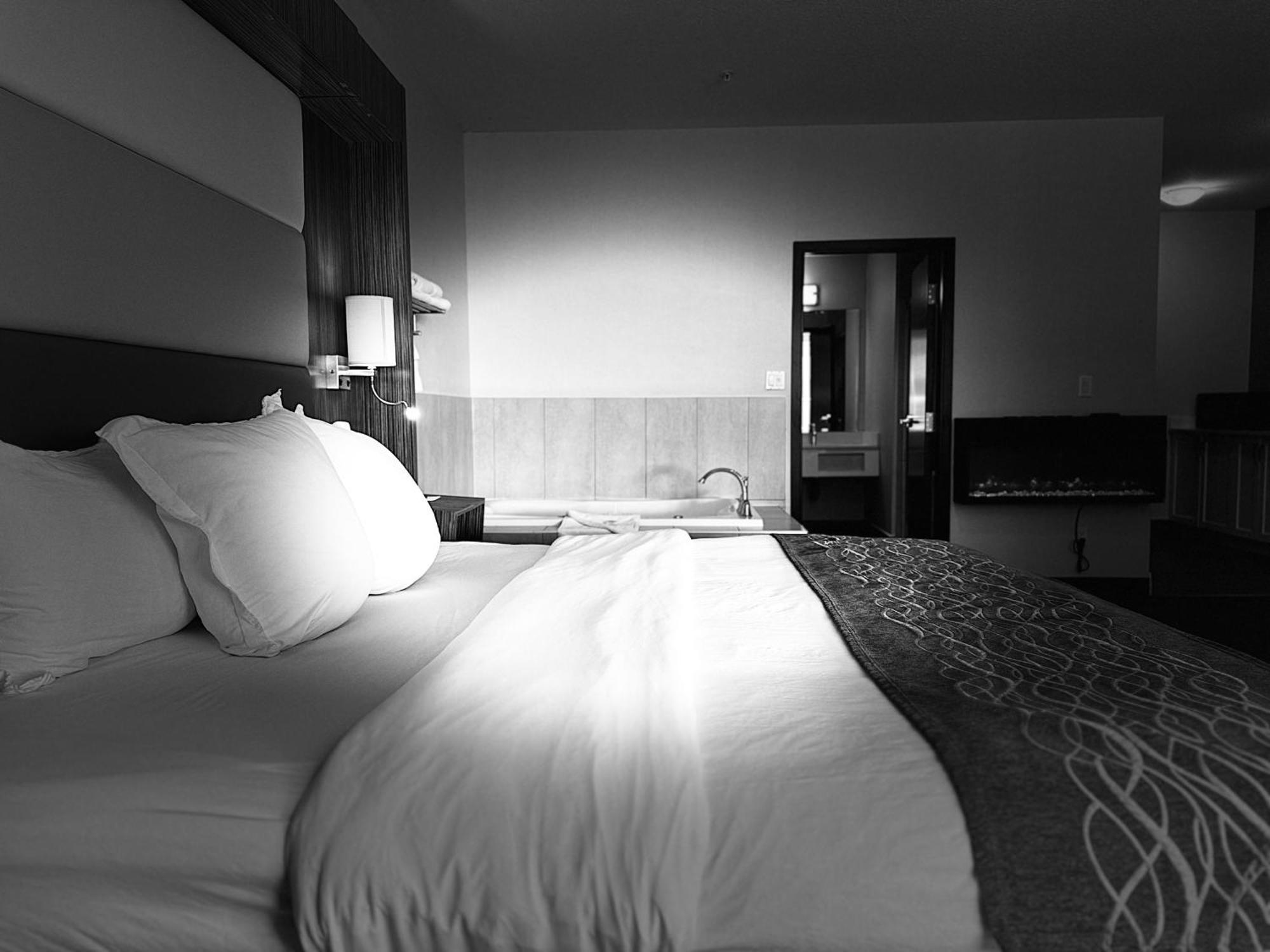 Southfort Inn Fort Saskatchewan Bagian luar foto