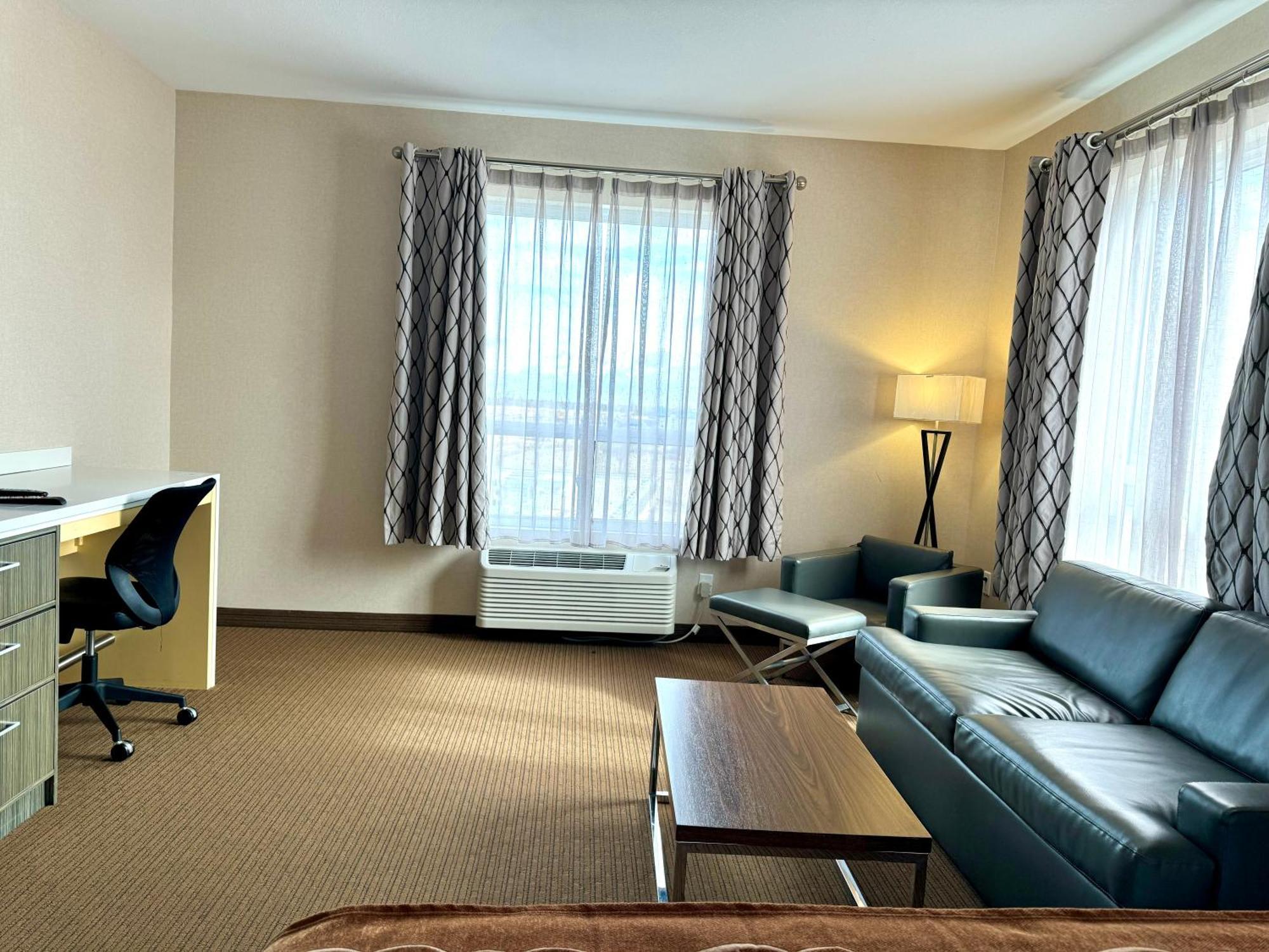 Southfort Inn Fort Saskatchewan Bagian luar foto