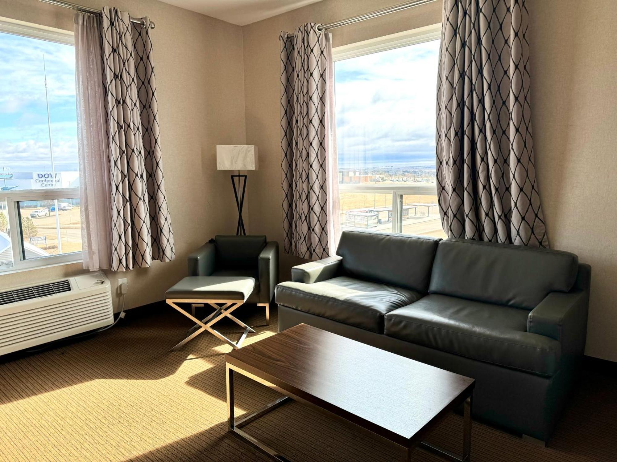 Southfort Inn Fort Saskatchewan Bagian luar foto