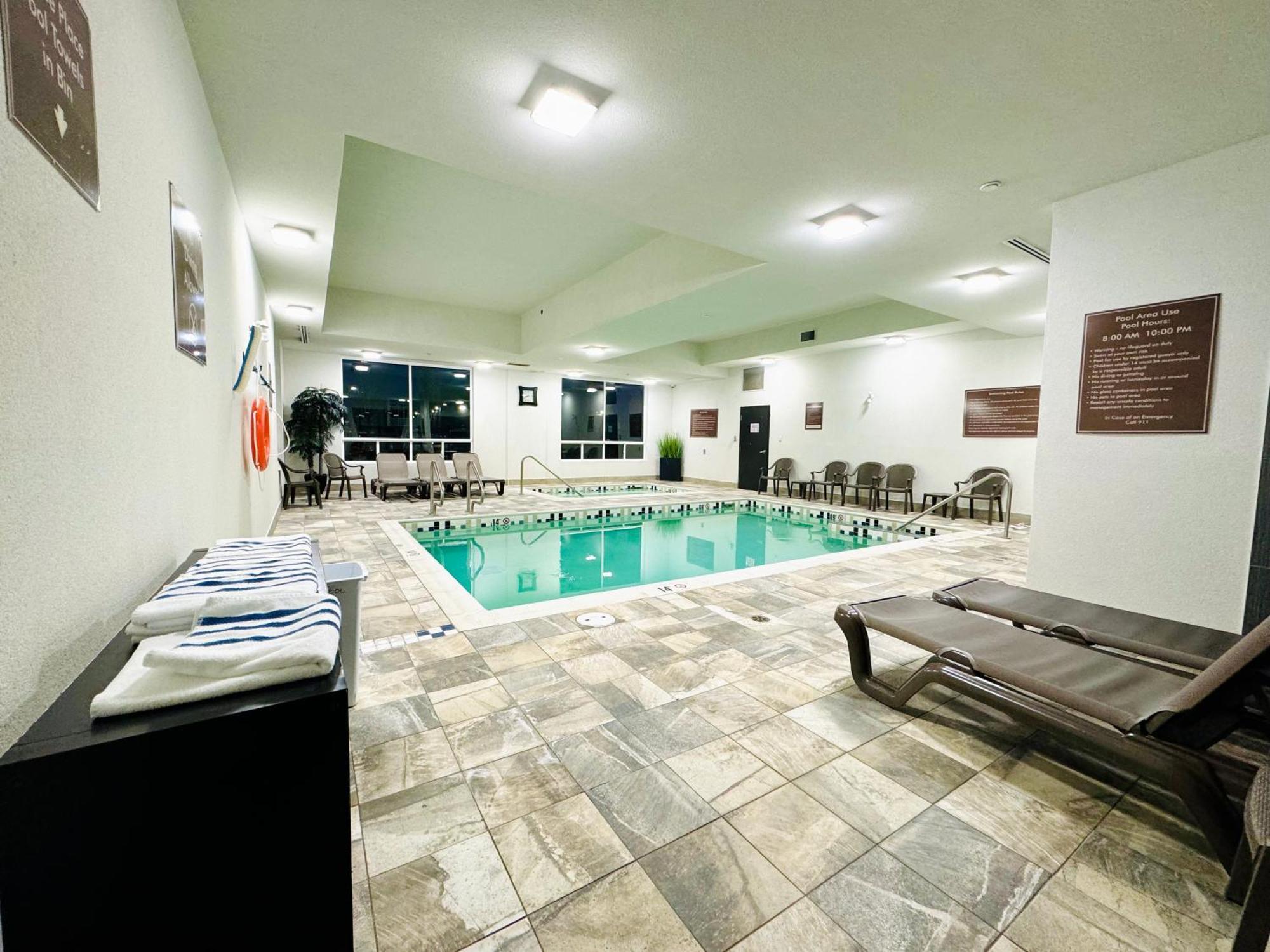 Southfort Inn Fort Saskatchewan Bagian luar foto