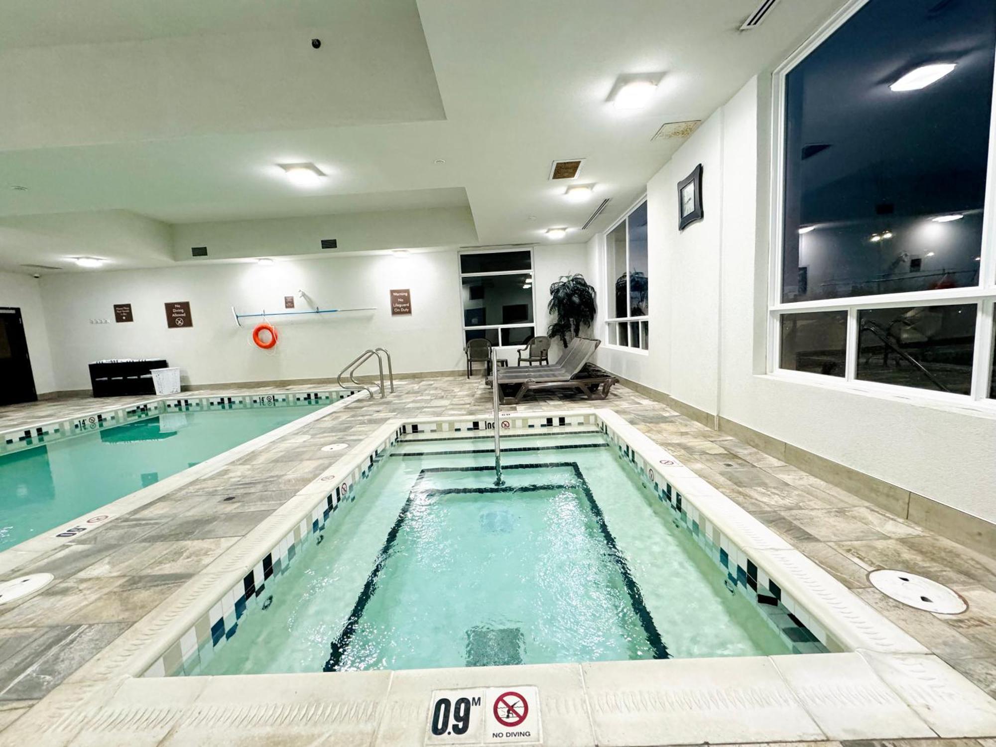 Southfort Inn Fort Saskatchewan Bagian luar foto
