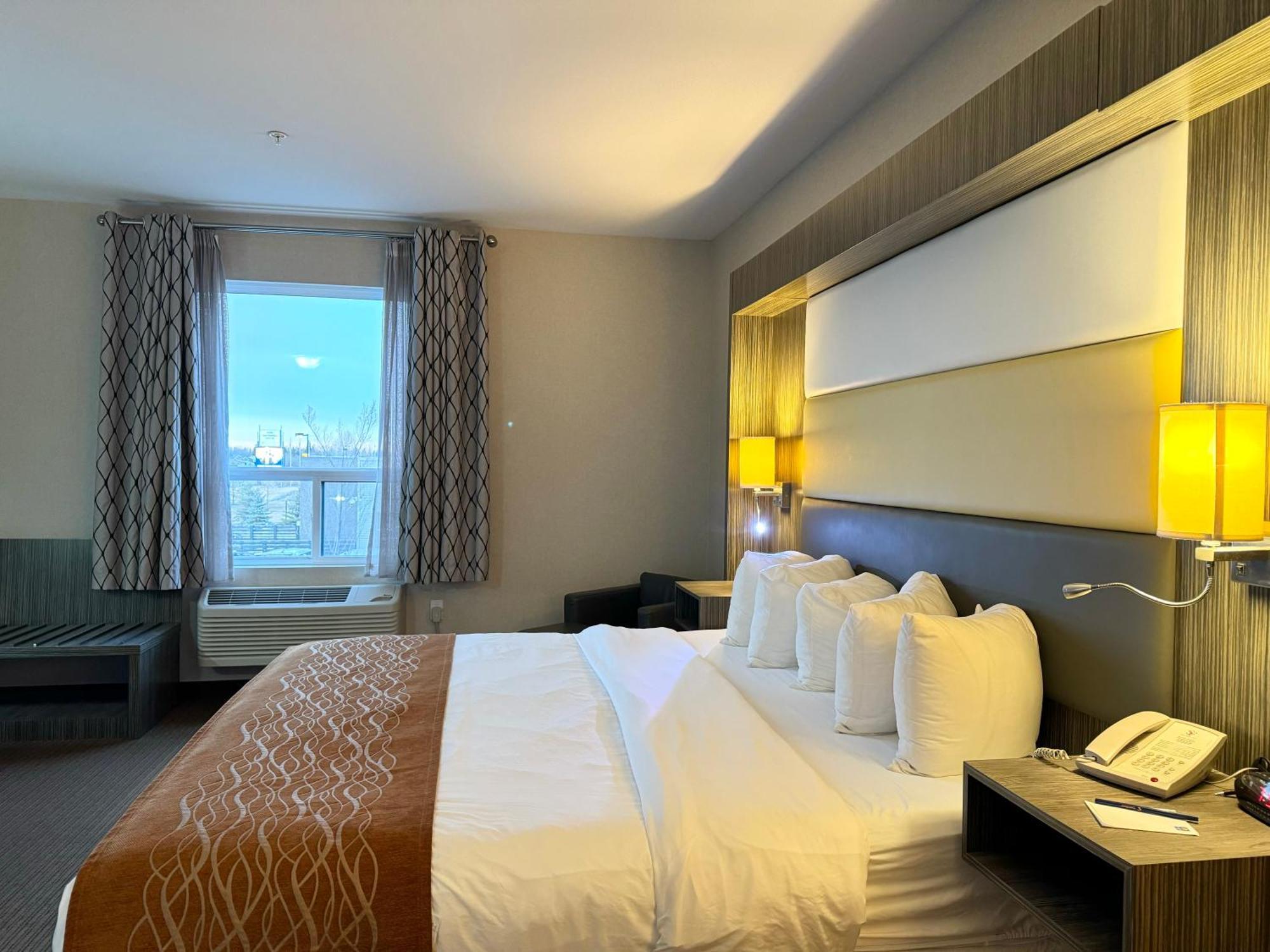 Southfort Inn Fort Saskatchewan Bagian luar foto