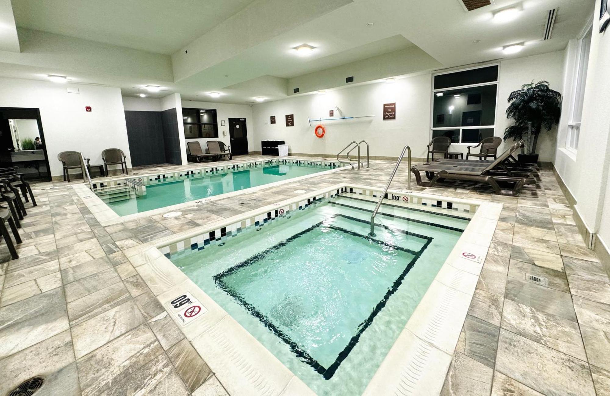 Southfort Inn Fort Saskatchewan Bagian luar foto