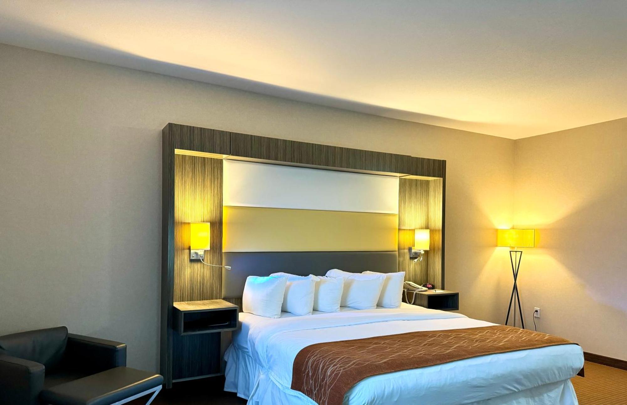 Southfort Inn Fort Saskatchewan Bagian luar foto