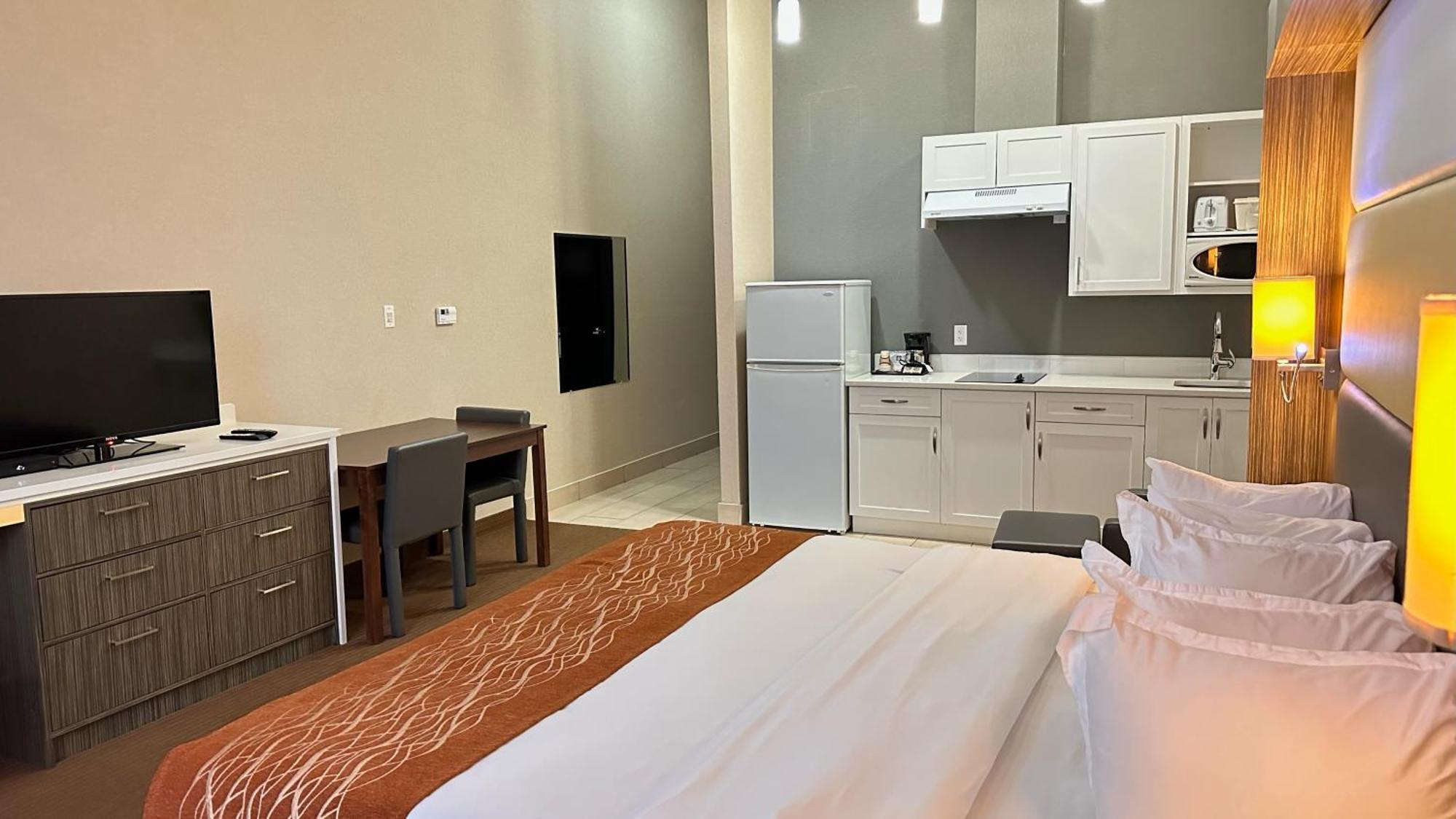 Southfort Inn Fort Saskatchewan Bagian luar foto