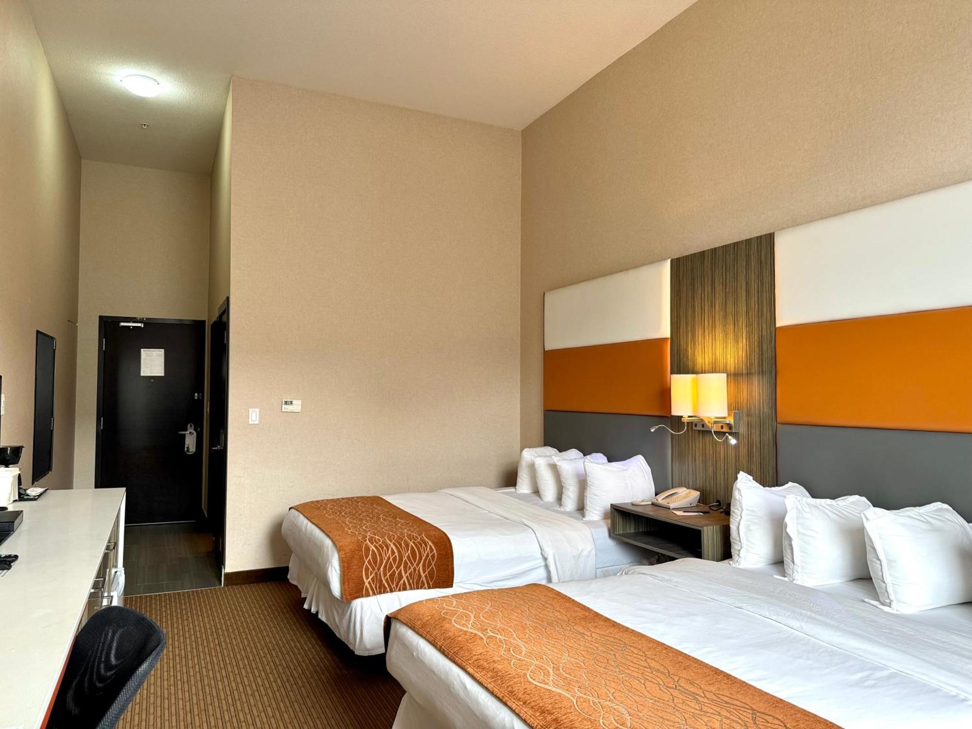 Southfort Inn Fort Saskatchewan Bagian luar foto