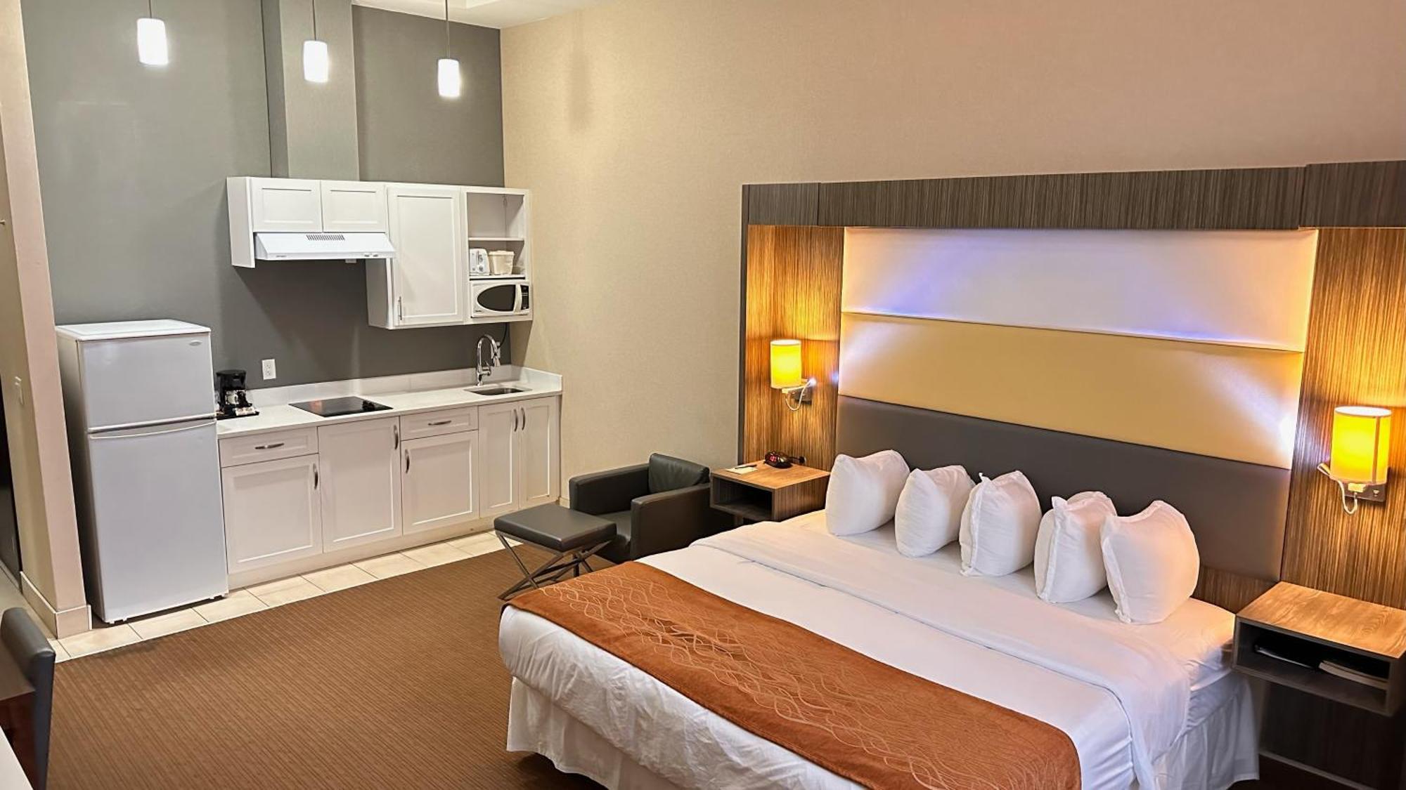 Southfort Inn Fort Saskatchewan Bagian luar foto
