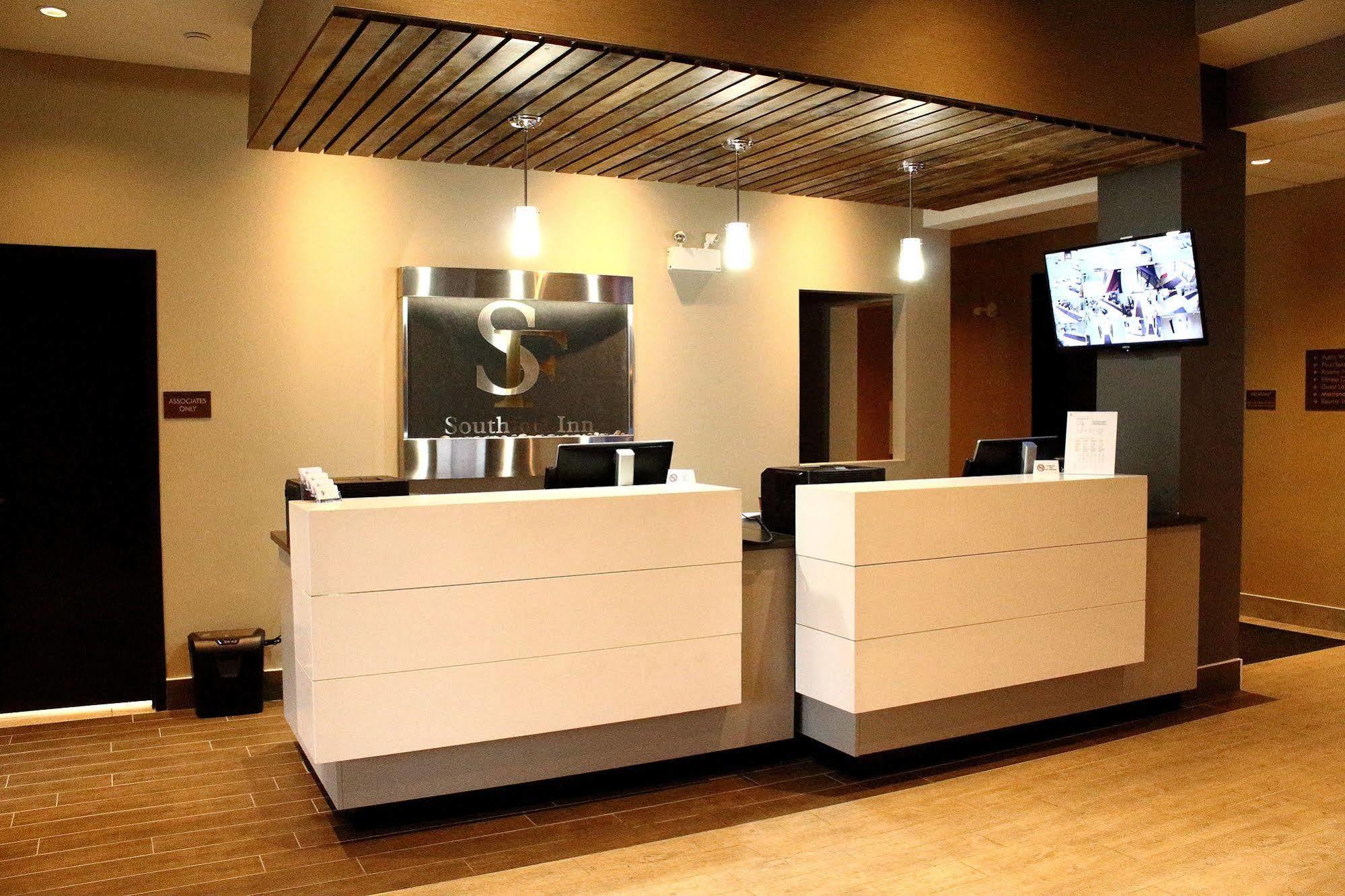 Southfort Inn Fort Saskatchewan Bagian luar foto