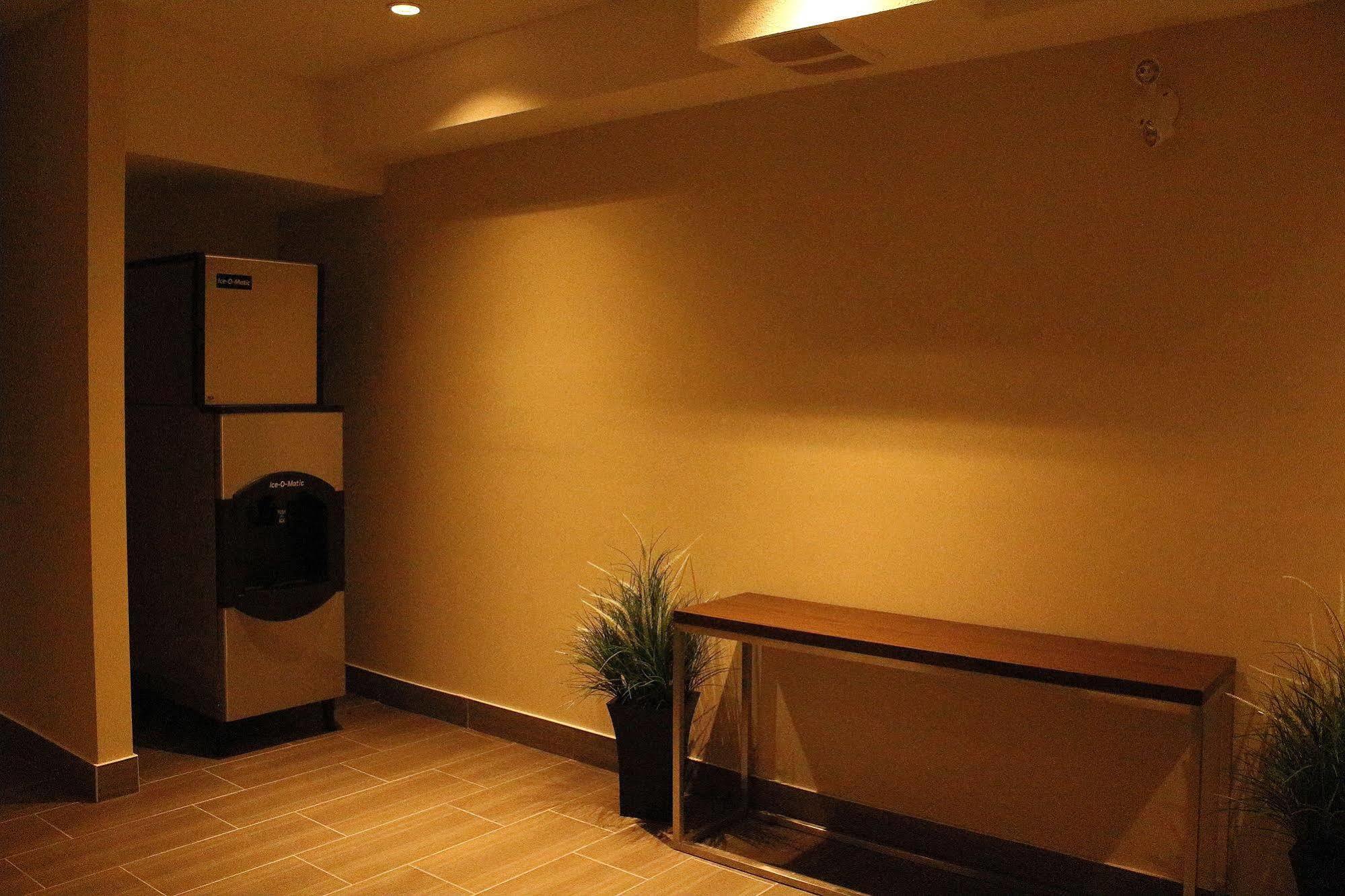 Southfort Inn Fort Saskatchewan Bagian luar foto